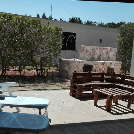 Casetta Con Veranda E Giardino A 150 Metri Dal Mare Holiday home *