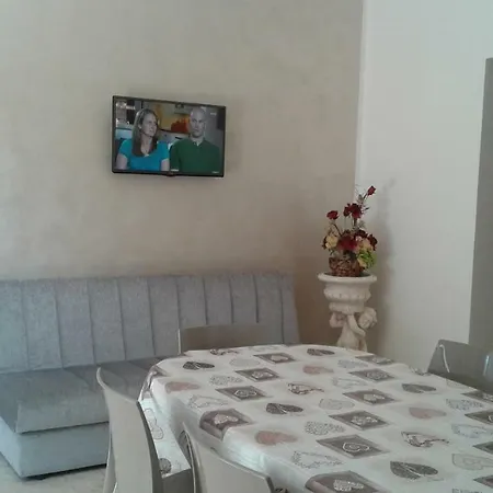 Casetta Con Veranda E Giardino A 150 Metri Dal Mare Holiday home *