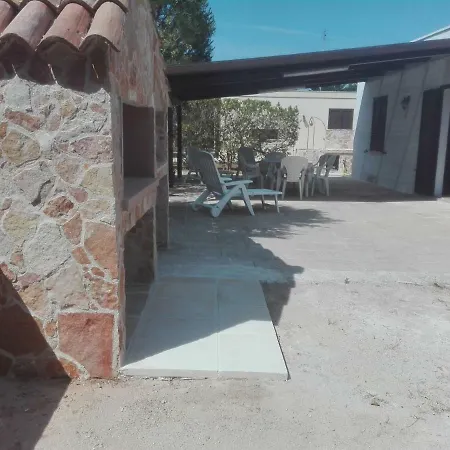 Casetta Con Veranda E Giardino A 150 Metri Dal Mare