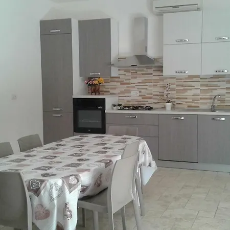 Holiday home Casetta Con Veranda E Giardino A 150 Metri Dal Mare *