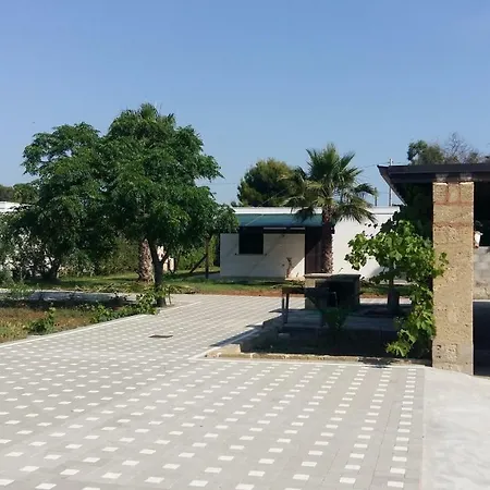 Holiday home Casetta Con Veranda E Giardino A 150 Metri Dal Mare