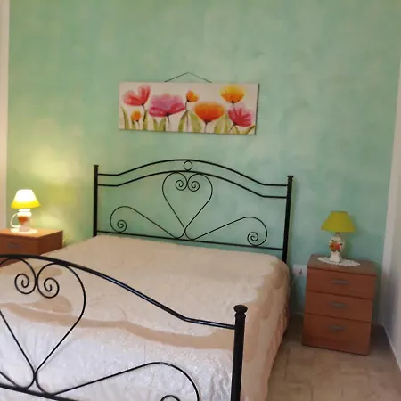 Casetta Con Veranda E Giardino A 150 Metri Dal Mare *