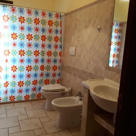 Casetta Con Veranda E Giardino A 150 Metri Dal Mare *