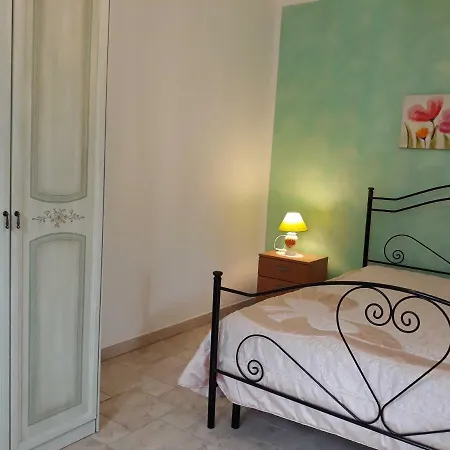 Holiday home Casetta Con Veranda E Giardino A 150 Metri Dal Mare *