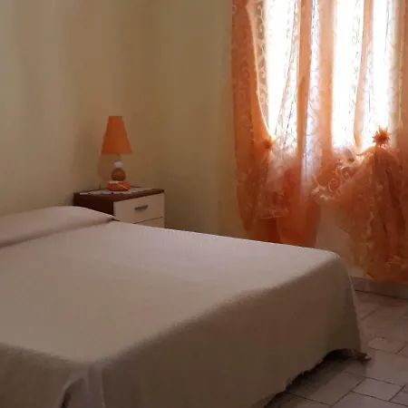 Holiday home Casetta Con Veranda E Giardino A 150 Metri Dal Mare